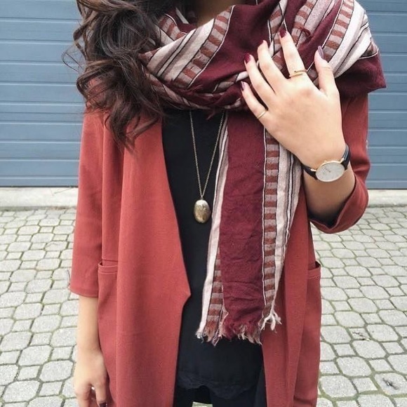 Aritzia Wilfred Burgundy Stripe Blanket Scarf - Picture 3 of 11